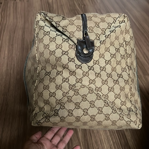 A 251 - ๐ฏ% authentic Gucci duffel travel bag - Picture 11 of 16